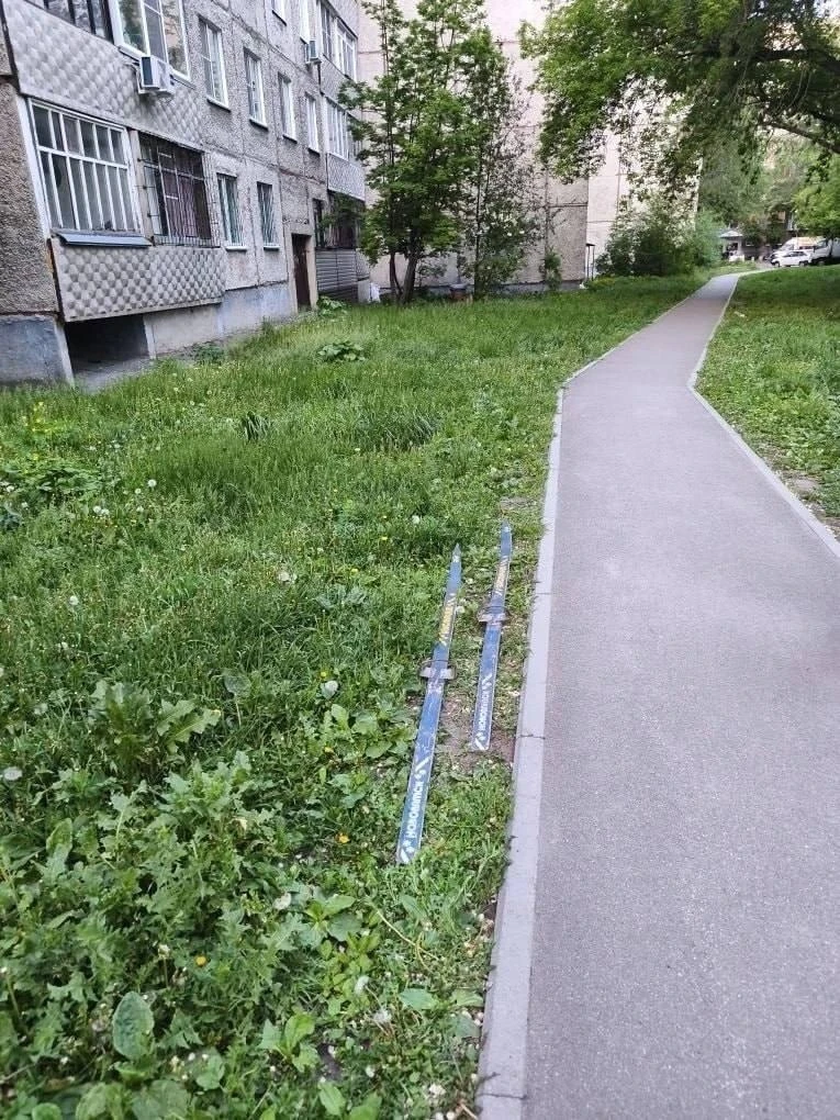 Стою на асфальте, в лыжи обутый…
