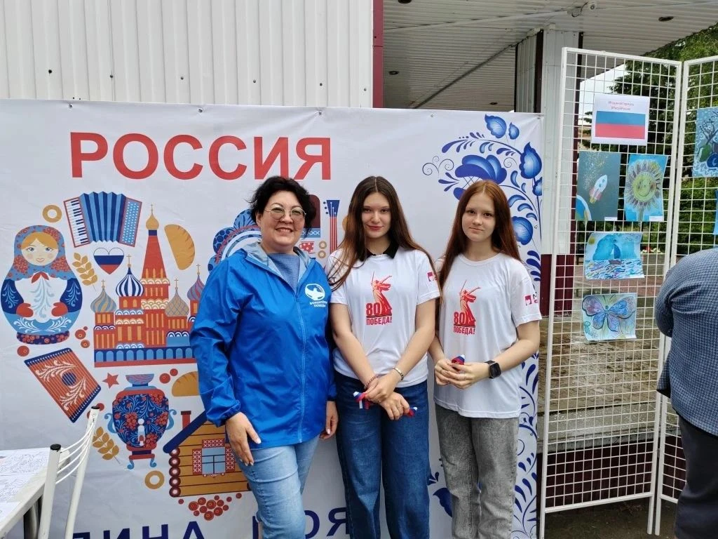 Помним прошлое, гордимся настоящим, строим будущее!

Ежегодно  «Волонтеры победы» Александровского р
