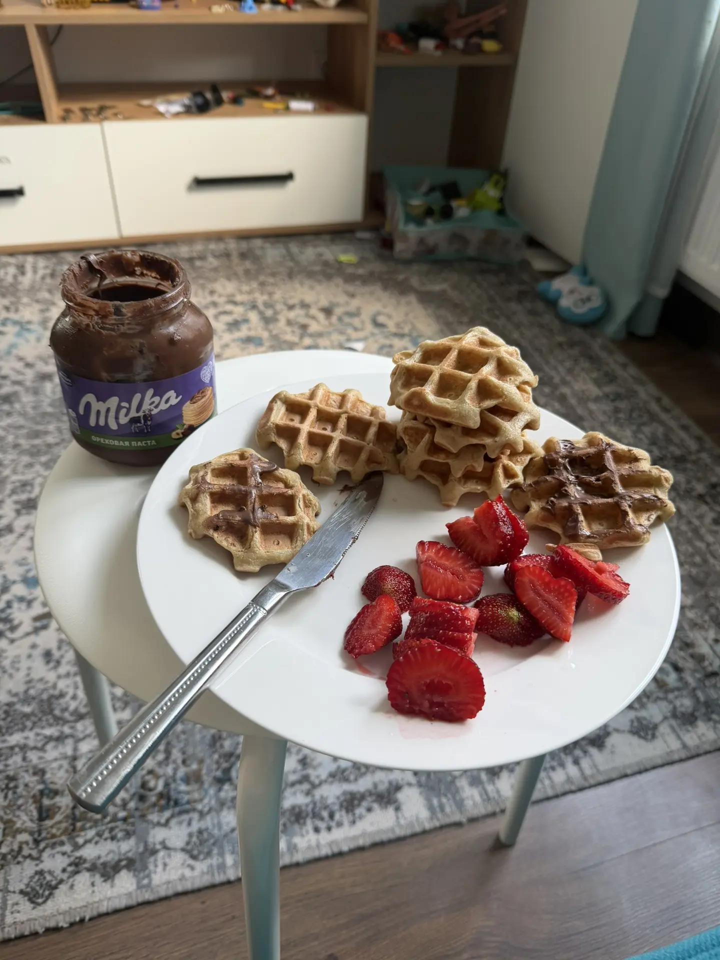 Дети вчера у Максима остались, у меня сегодня такой завтрак 😋

Вообще эти вафли ем почти каждый ден