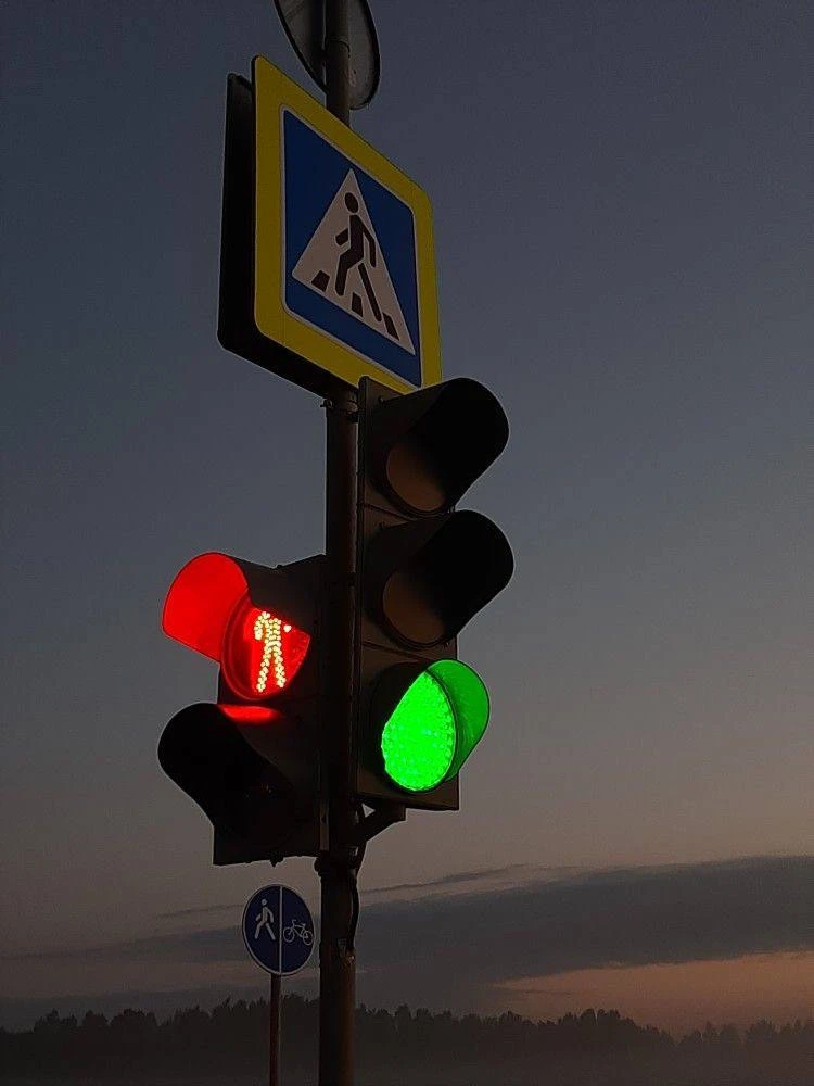🚦 Челябинцев предупредили об отключении светофора у Ленинградского моста

С 8:00 до 18:00 16 июня н