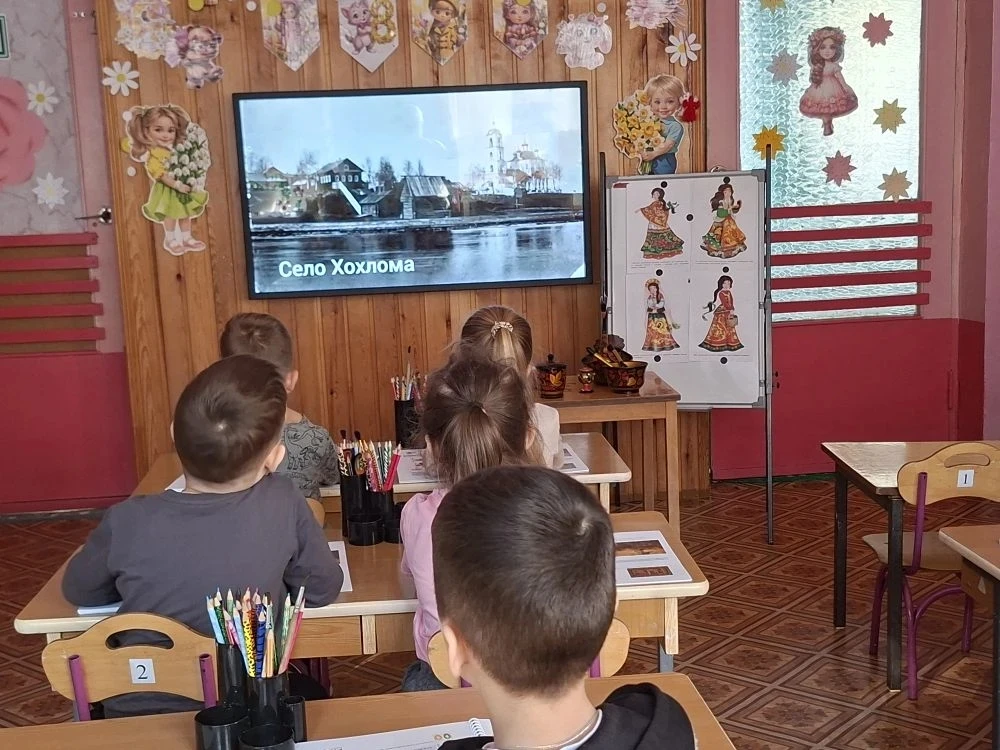 Дошкольное отделение: детский сад " Осинка", согласно программе "Родники добра", в старшей группе "М