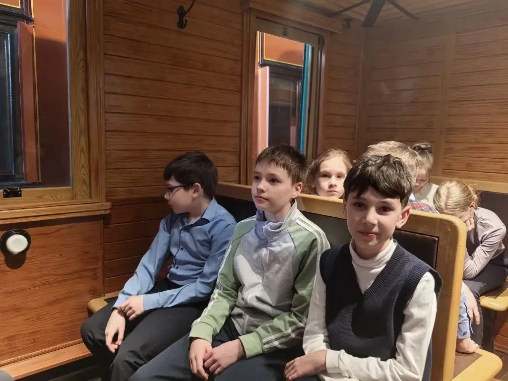 НОВОСТИ ИЗ КЛАССОВ 📣  15 апреля учащиеся 4 «В» и 4 «Г» классов посетили Музей железных дорог🚉  🛤️Реб