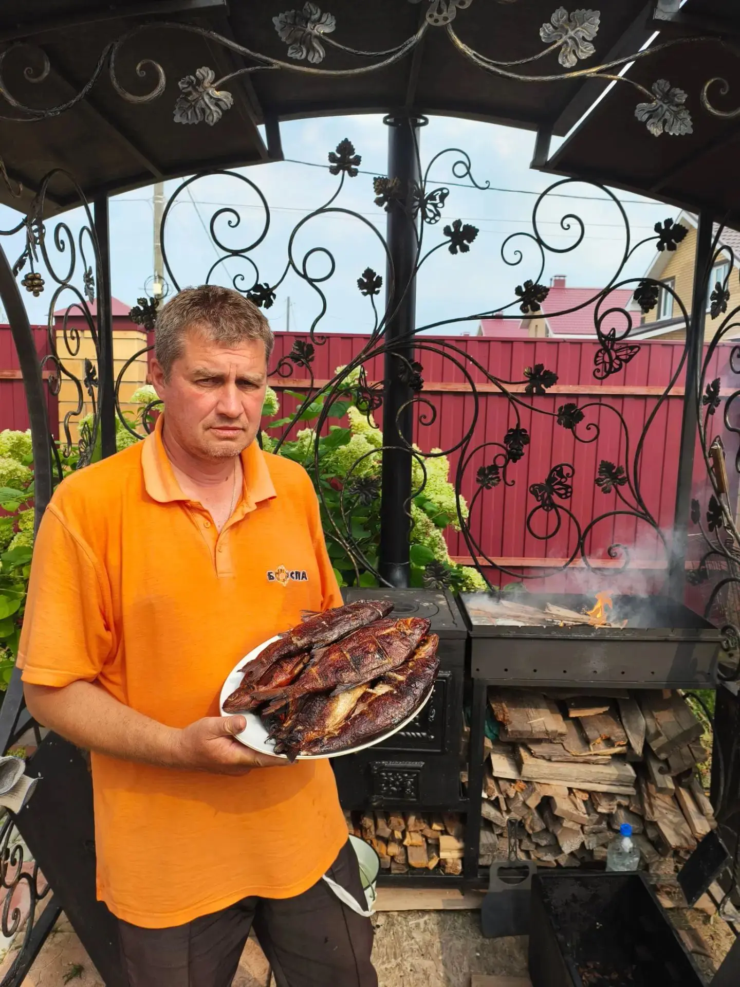 Дела дачные. Подготовка к зиме идёт полным ходом. С утра выкопали клочок картофеля( леж...