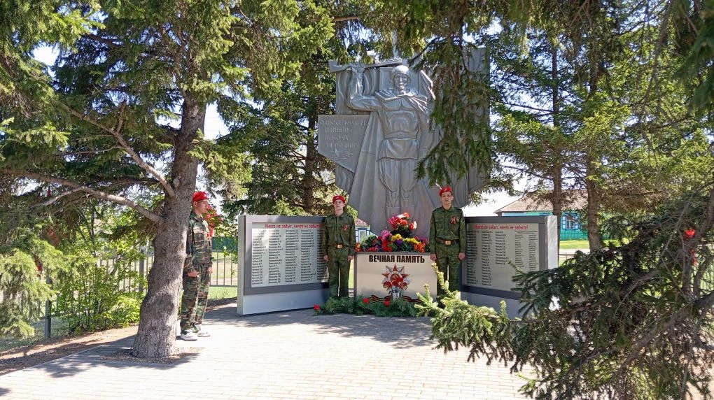 🕊 Традиция памяти: «Пост № 1» в Новотроицкой школе 🕊