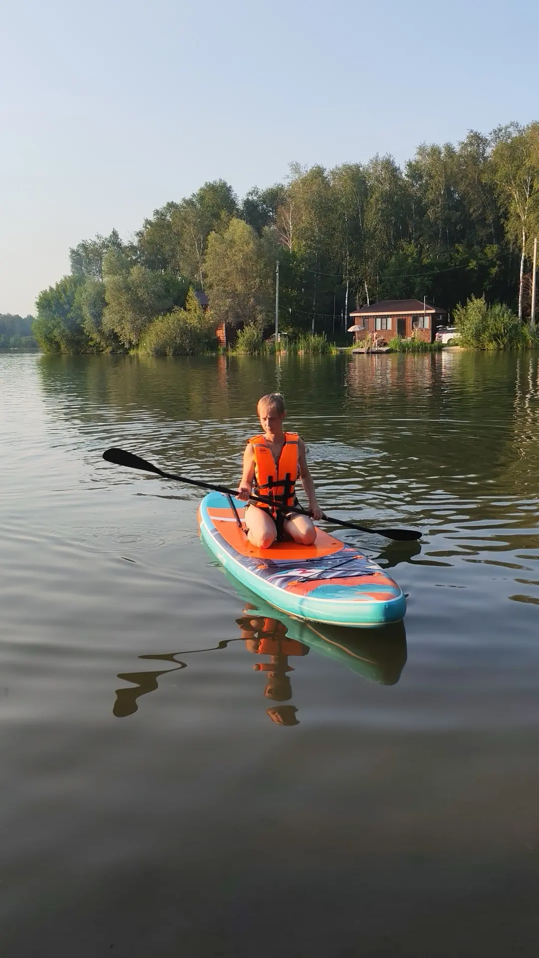 Сегодня ездили на озеро купаться. Напрыгались в воду. Все отбила😹