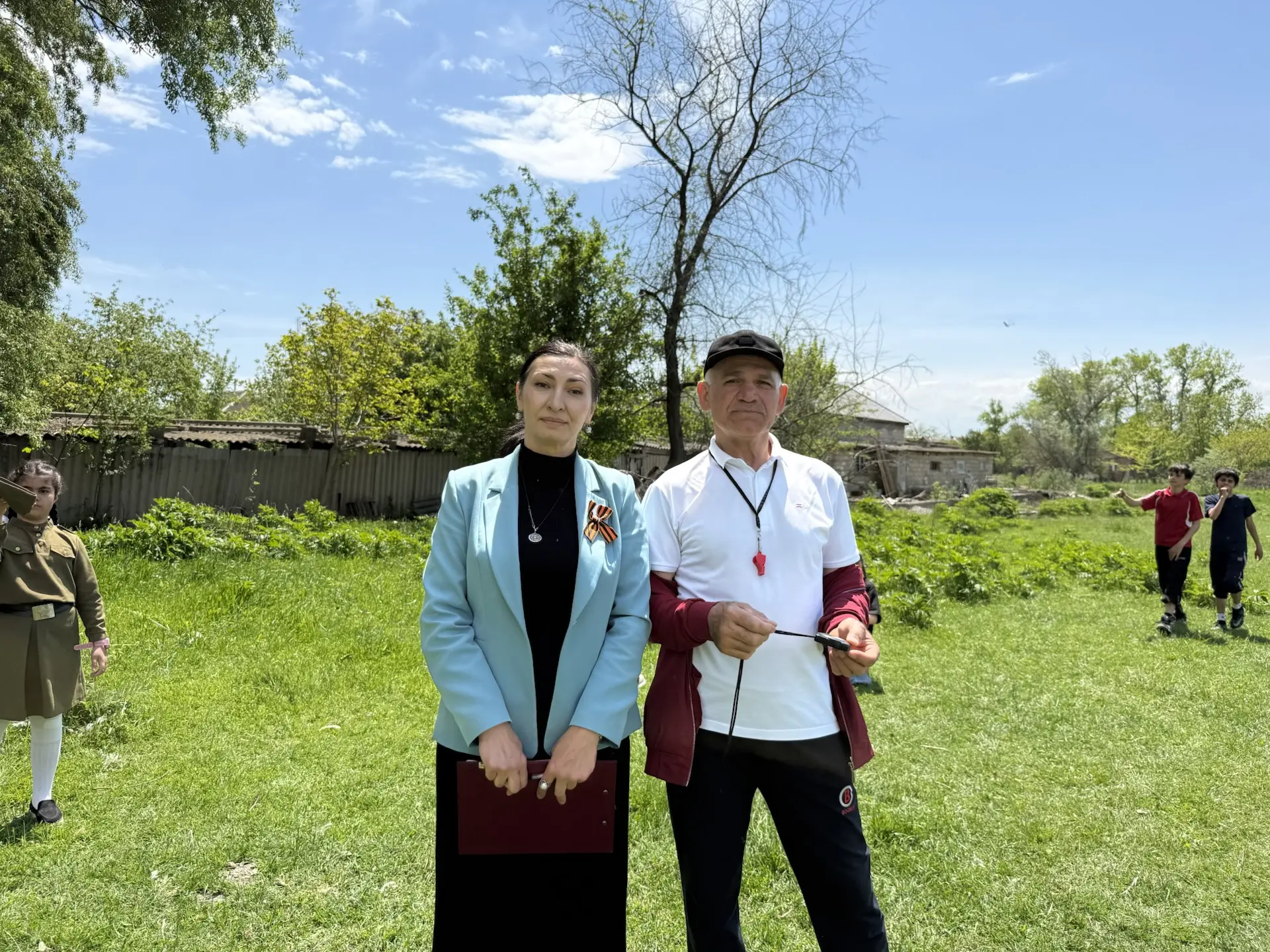 В честь Дня Победы, после торжественных мероприятий, учащиеся 2-8 классов нашей школы собрались на с