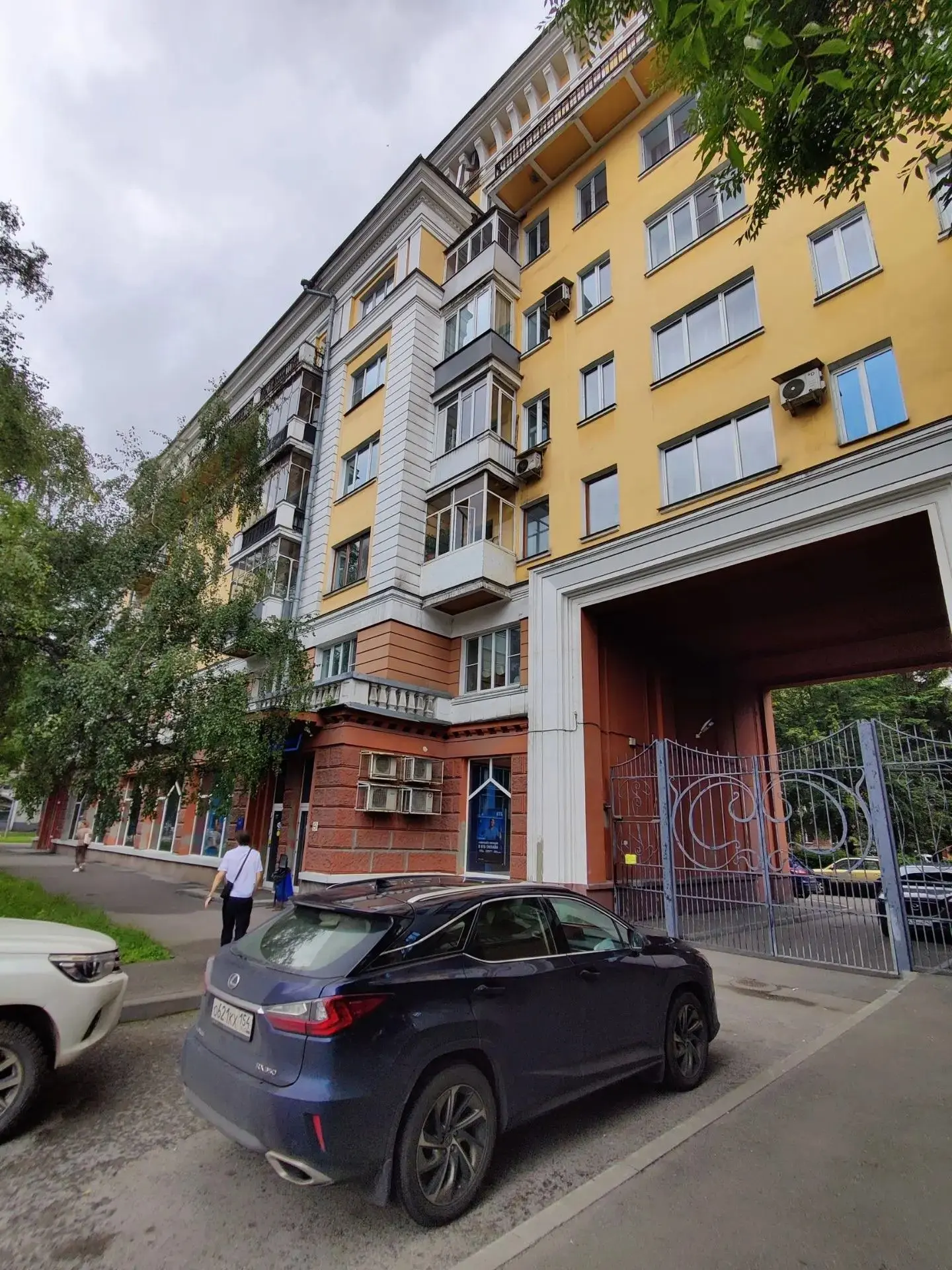В историческом доме на пр. Металлургов, 25 в рамках программы капитального ремонта заме...