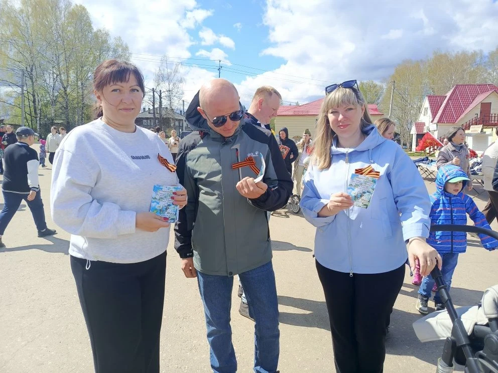 В День Победы 9 мая сотрудники Центральной и Детской библиотек села Боговарово вышли на центральную 