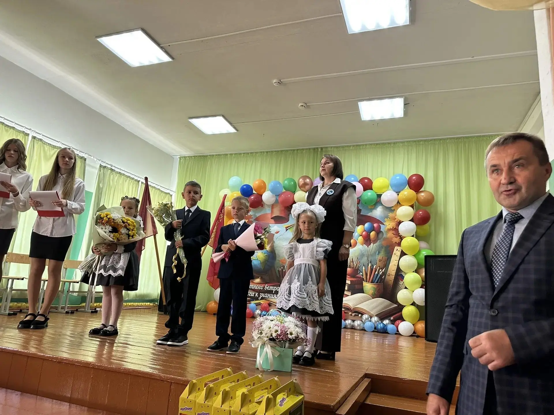 Наши первоклашки, в добрый путь! С первым Днём знания!!!