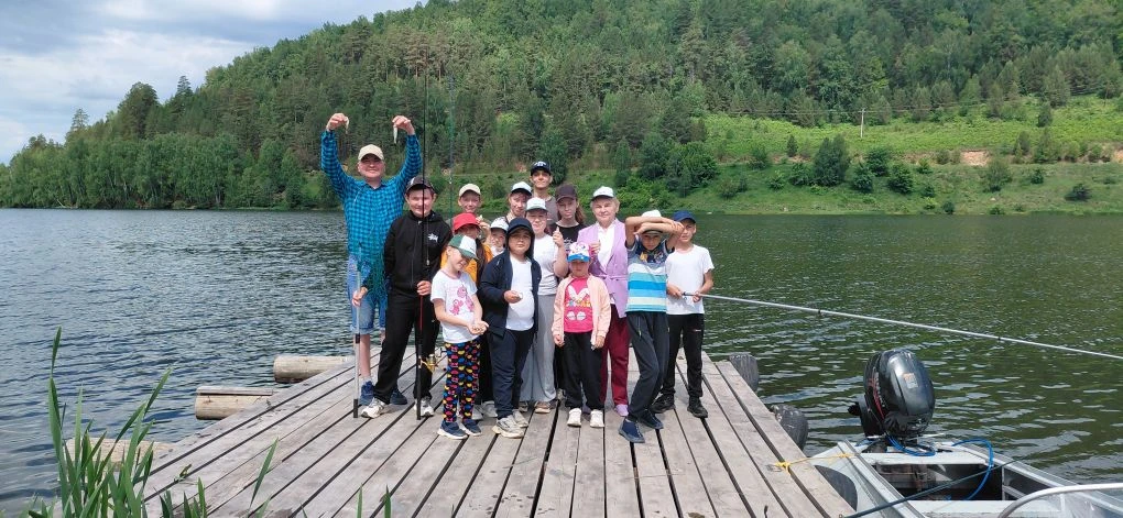 🎣 ЛЕТО — ЭТО МАЛЕНЬКАЯ ЖИЗНЬ: НАША РЫБАЛКА И ВОЛЕЙБОЛ! 🏐

Пока одни ищут Wi-Fi, наши детки из приш