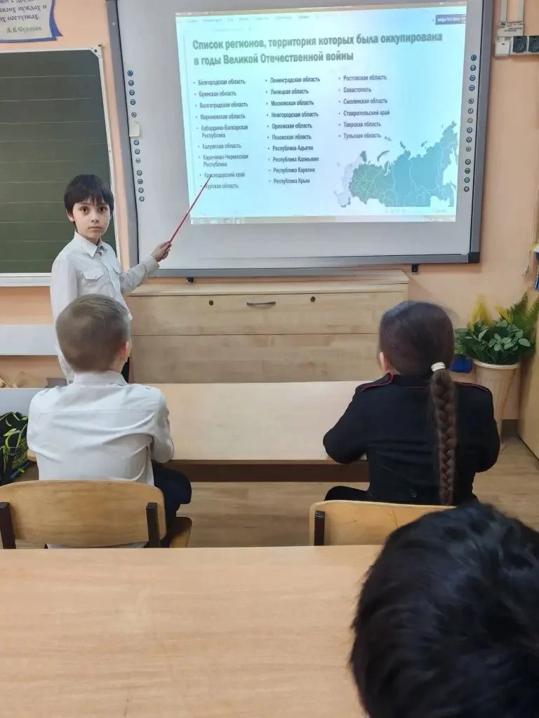 С целью сохранения исторической памяти в 3 "Б" классе прошёл классный час на тему "Без срока давност