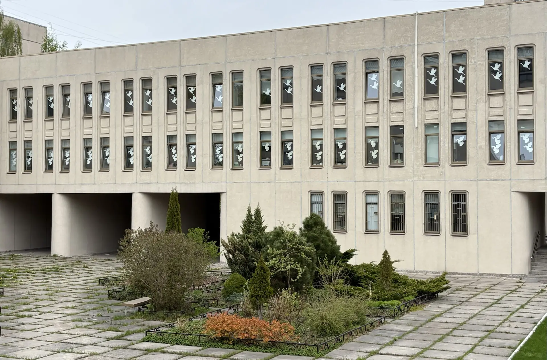 Наша гимназия №622 приняла активное участие во всероссийской акции «Окна Победы». В преддверии Дня П