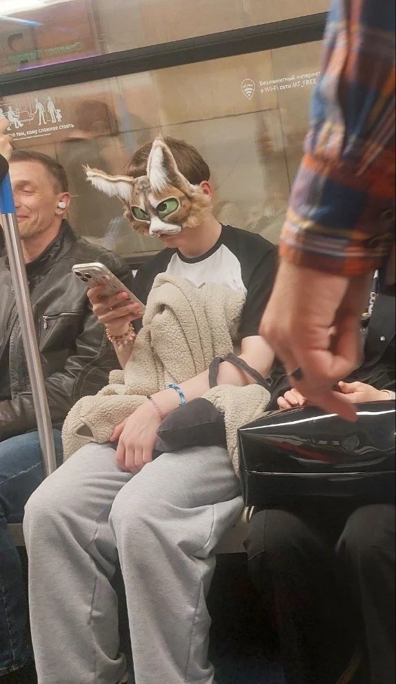 😼 Самую надежную противовирусную маску заметили сегодня утром в метро