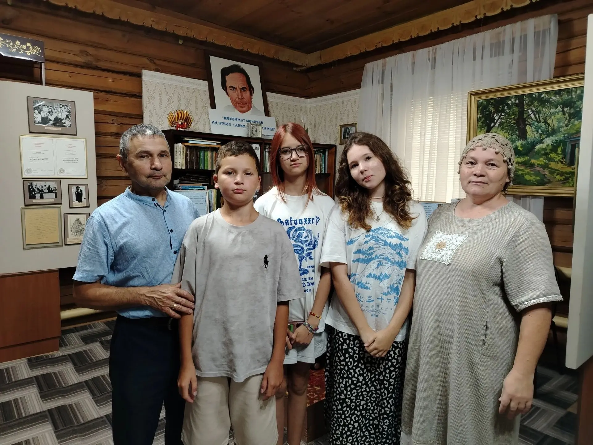 Музейның бүгенге кунаклары Алабуга шәһәреннән килгән, М.Мәһдиевнең иҗатын яратучы Рәхим...