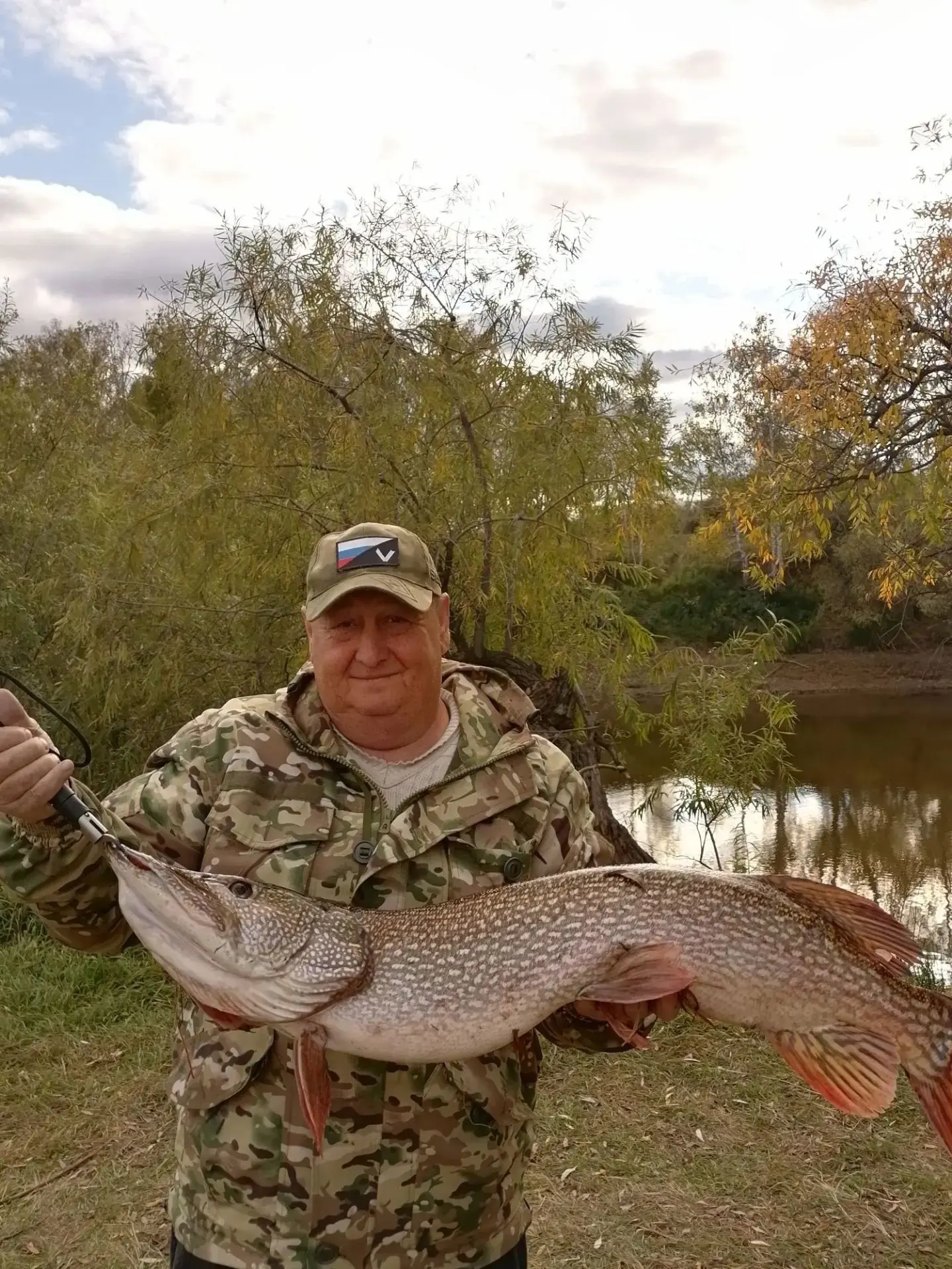 🎣 Омич поймал щуку весом 8,1 кг