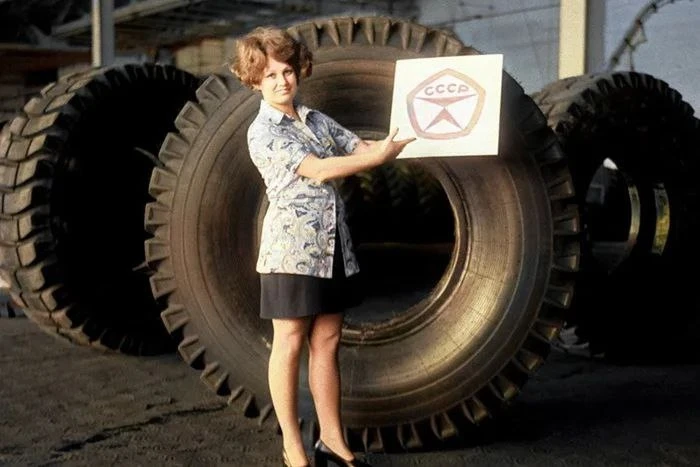 Эту фотографию очень не любят те, кто уверяет, будто в СССР женщинам была отведена второстепенная ро
