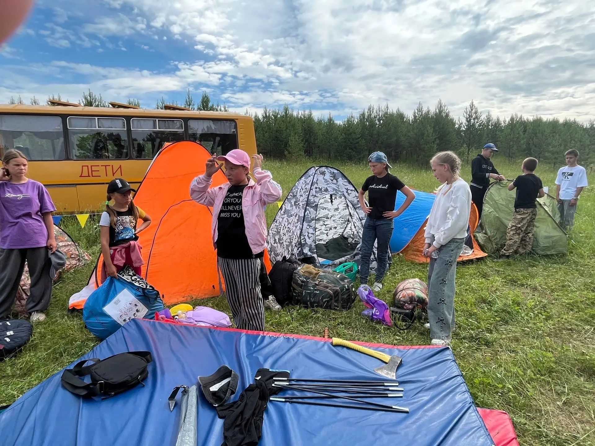 УРА! СТАРТ ДАН! 📣 Лагерь «Юный патриот» открыл свои двери! 🇷🇺🏕🎒

👋 Привет, друзья! Сегодня у н