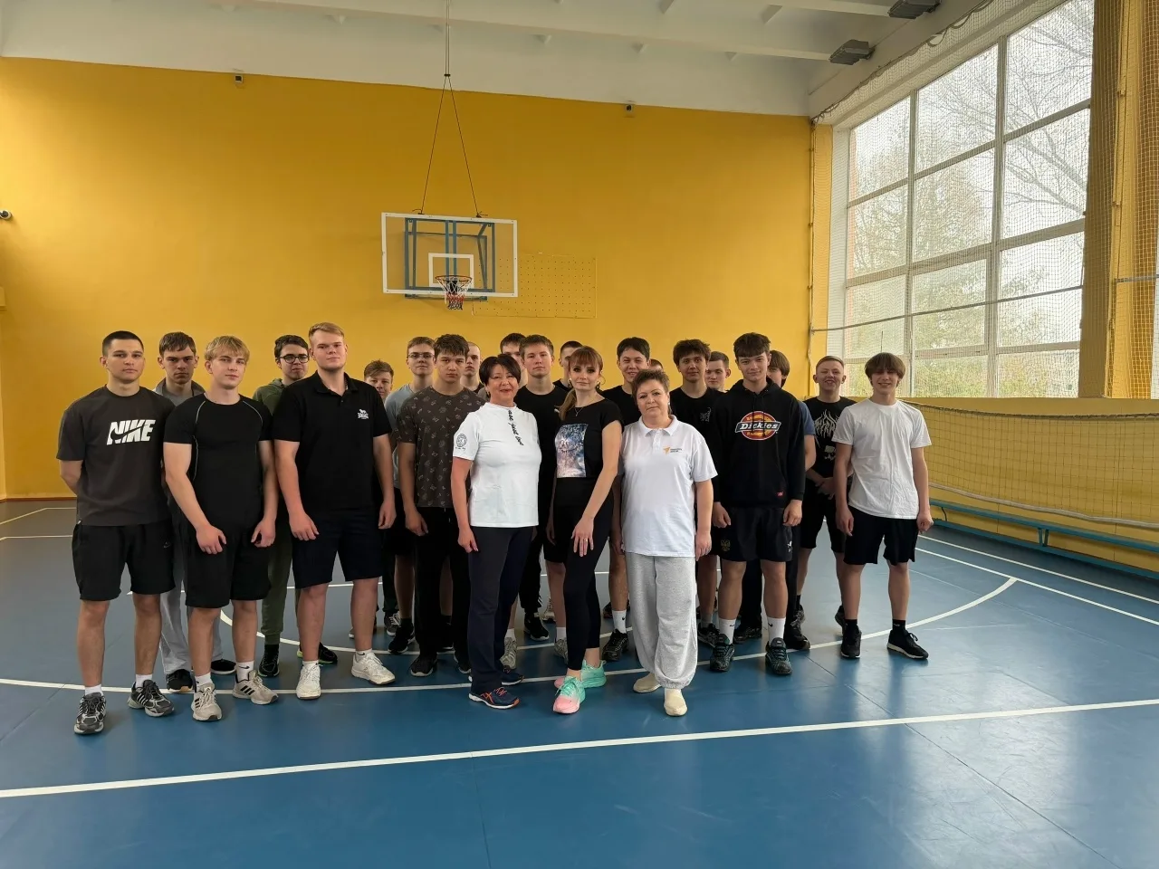 ✨День здоровья в техникуме: зарядка для всех!  ✅Сегодня утро началось активно: педагоги и студенты д