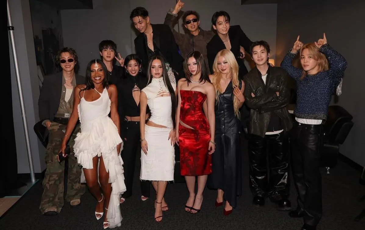 🔺BTS с KATSEYE за кулисами American Music Awards 2026.  Во время победы в номинации "Новый артист го