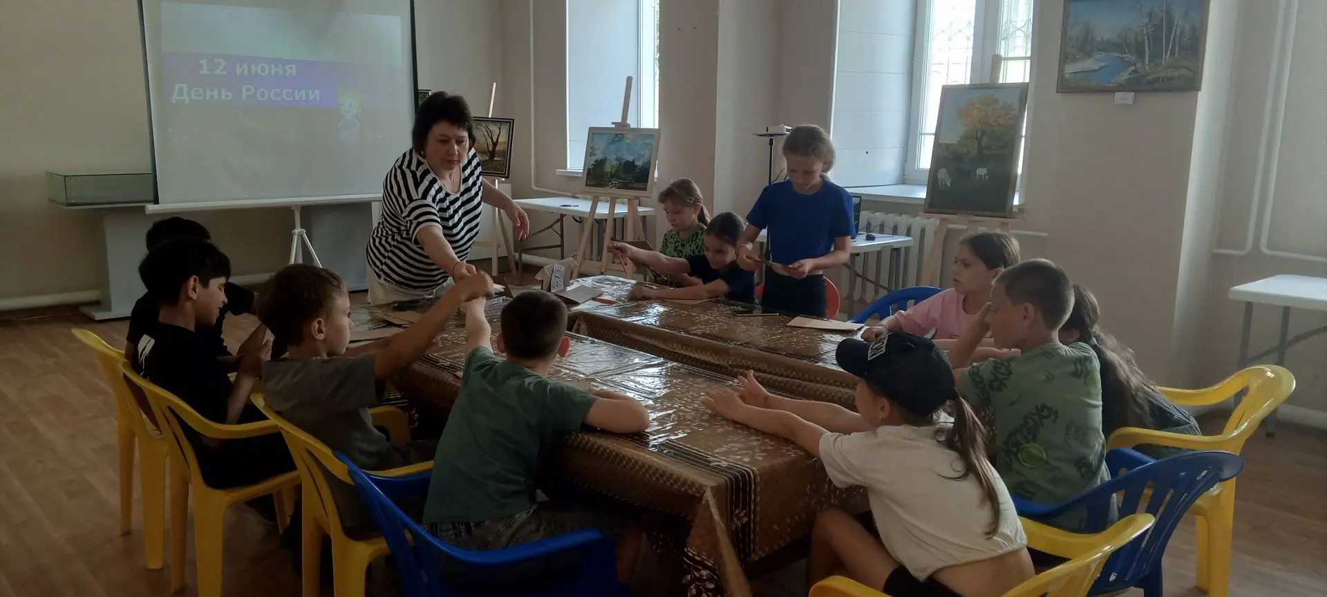 Подготовка  ко Дню России в Белокалитвинском музее!

Сегодня в стенах нашего музея было особенно шум