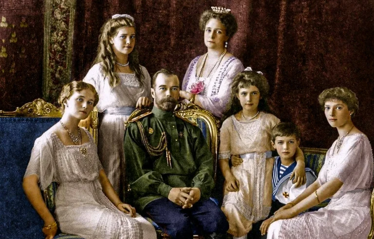 Еще один важный элемент семейной жизни – это отношения любви друг к другу; не просто любовь, а культ