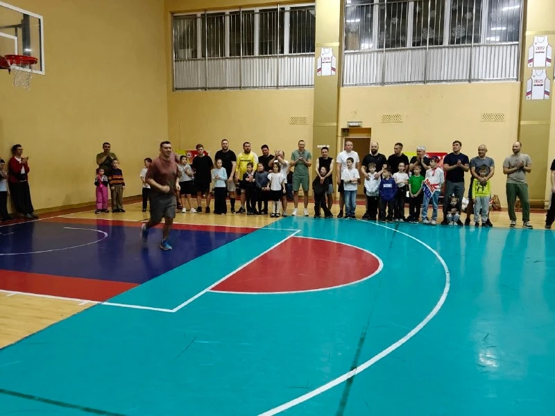 Товарищеский матч среди пап: спорт объединяет! 19 февраля в нашей школе прошло замечательное событие