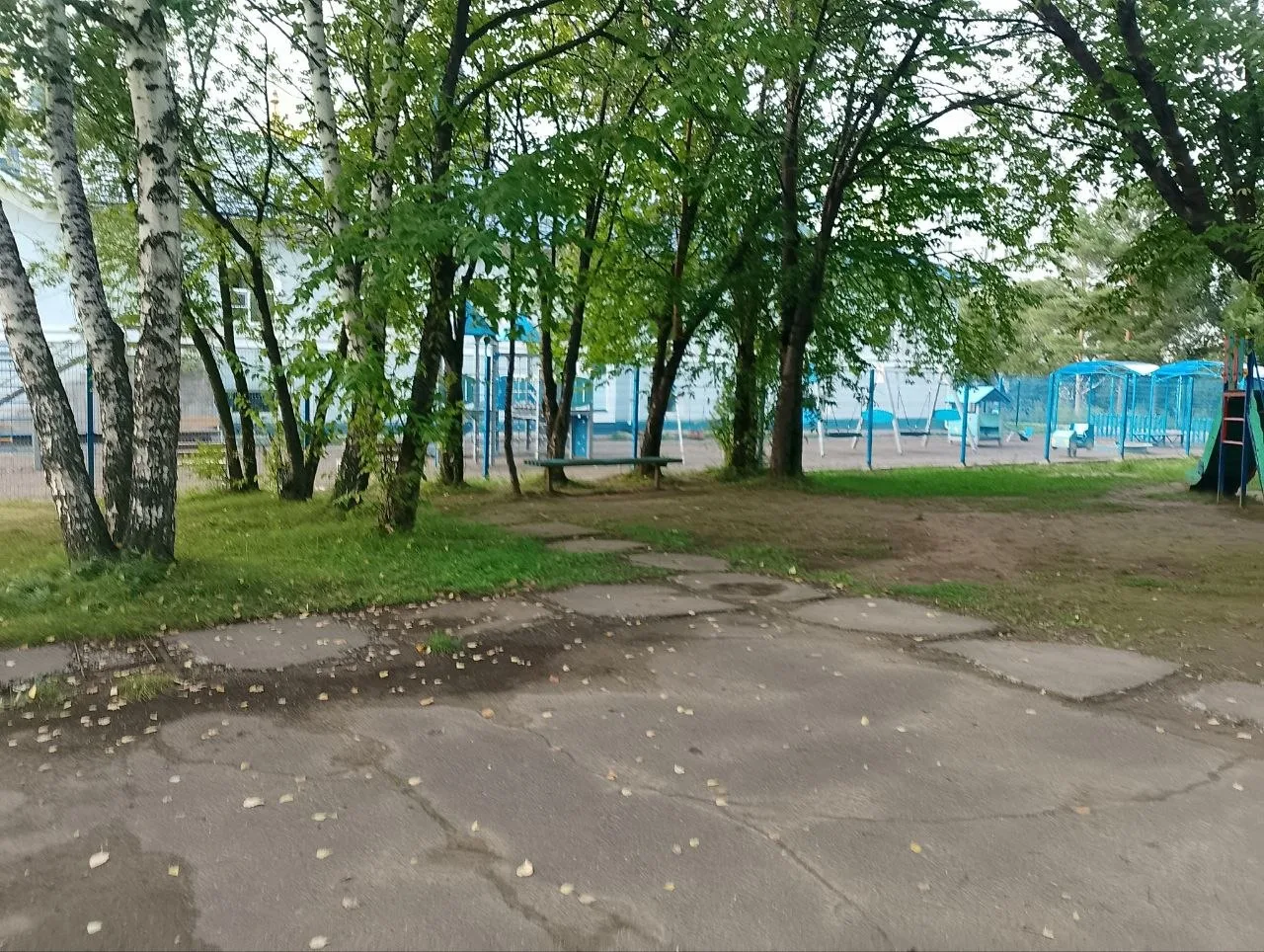 Вопрос! Знаете площадку сделанную церковью? Раньше она была без забора и все дети с это...