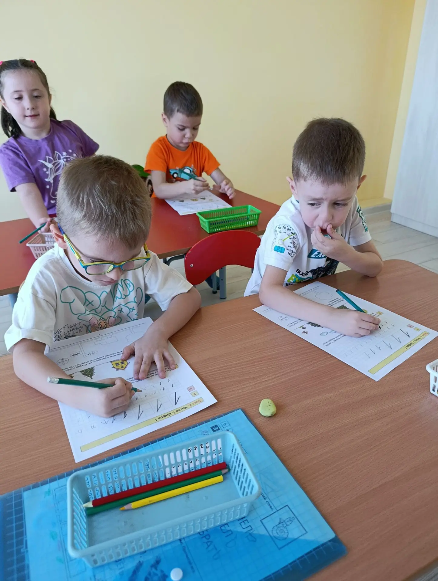 Подготовка к школе группа 5-6 Изучение числа и цифры 1"