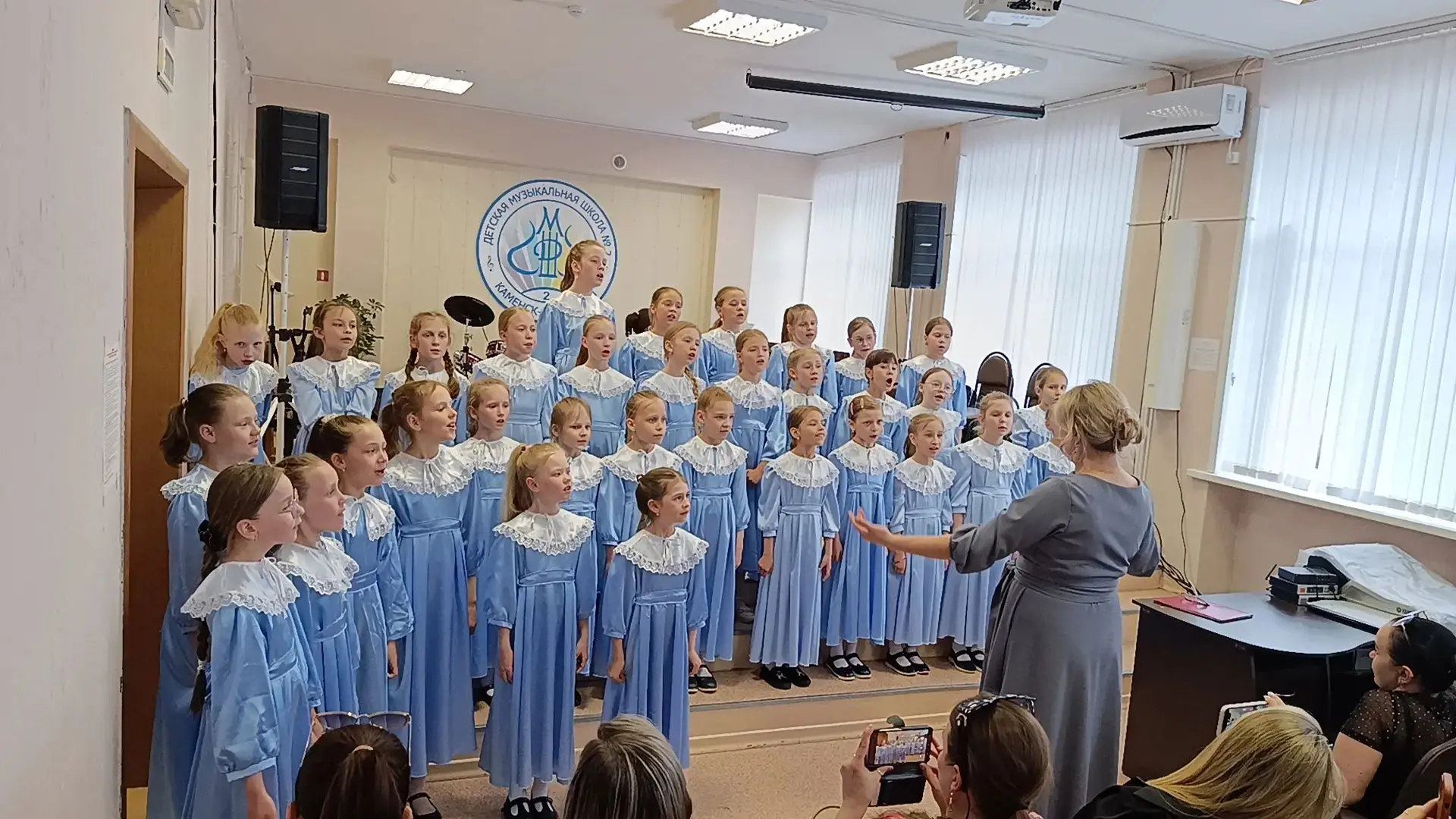 ✨Пусть солнышко проснется,  пусть мама улыбнётся 🎶🌷!✨