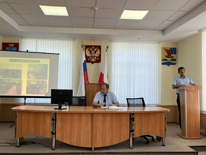 /Участники постоянно действующего совещания при главе Озинского муниципального района обсудили вопро