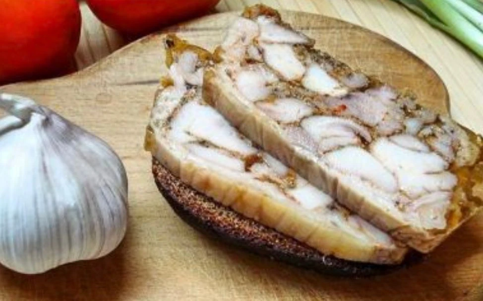 ТЕРРИН ИЗ КУРИЦЫ

Ингредиенты:
 Бёдрышки куриные (с косточкой) - 1.2 кг
 Желатин - 35 гр
 Вода - 50 