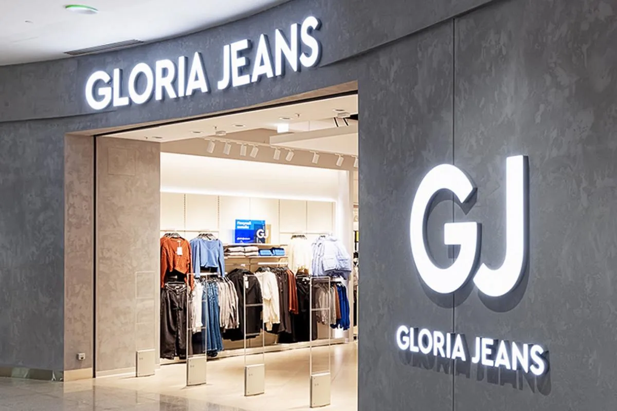 👖 История и маркетинг Gloria Jeans: как скромный джинсовый кооператив пережил все криз...
