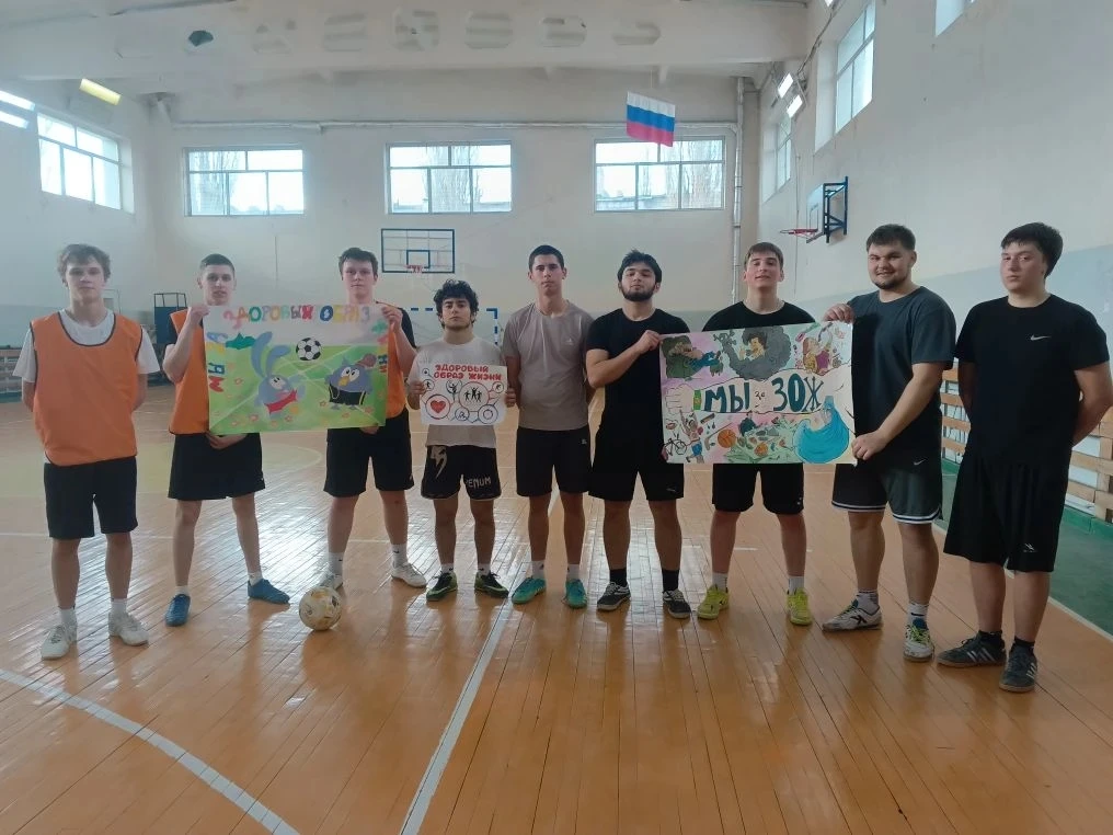 ⚽ В рамках акции «Чистое поколение» команда техникума сыграла товарищеский матч по мини-футболу.   С