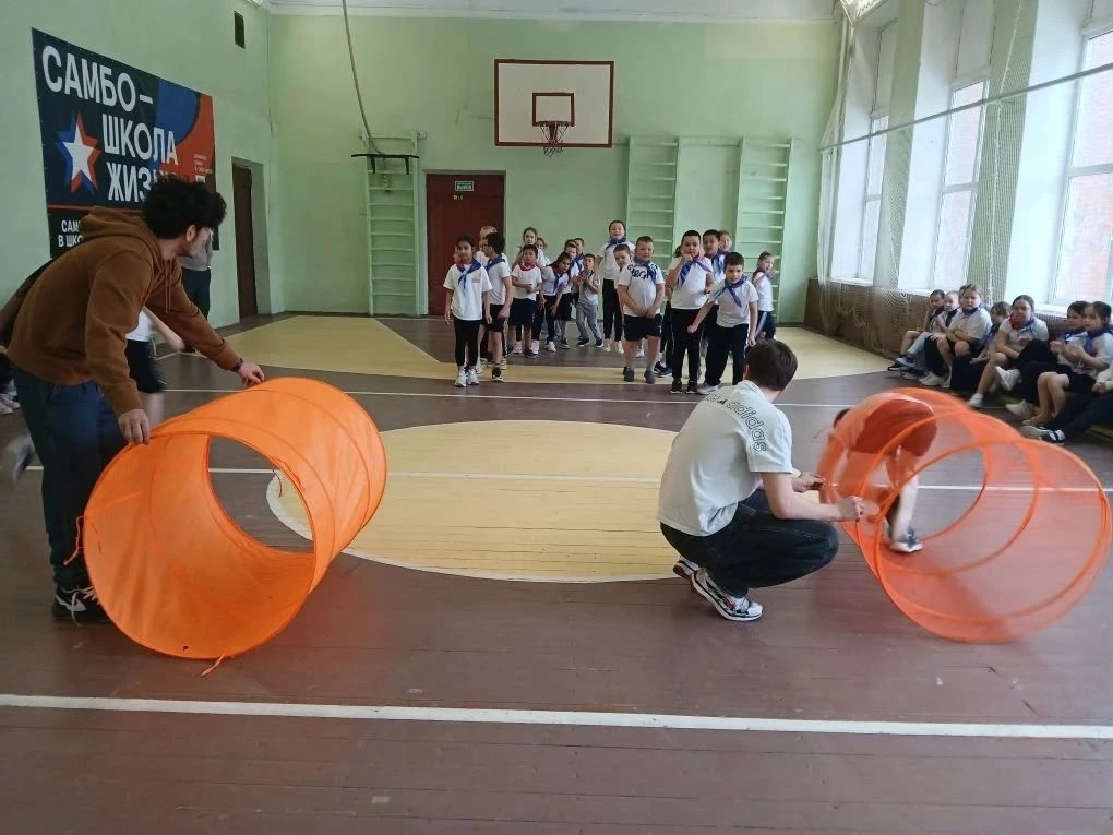 🏐 В нашей школе прошли спортивные мероприятия, посвящённые Дню Победы! 🎖️ Учащиеся приняли участие в