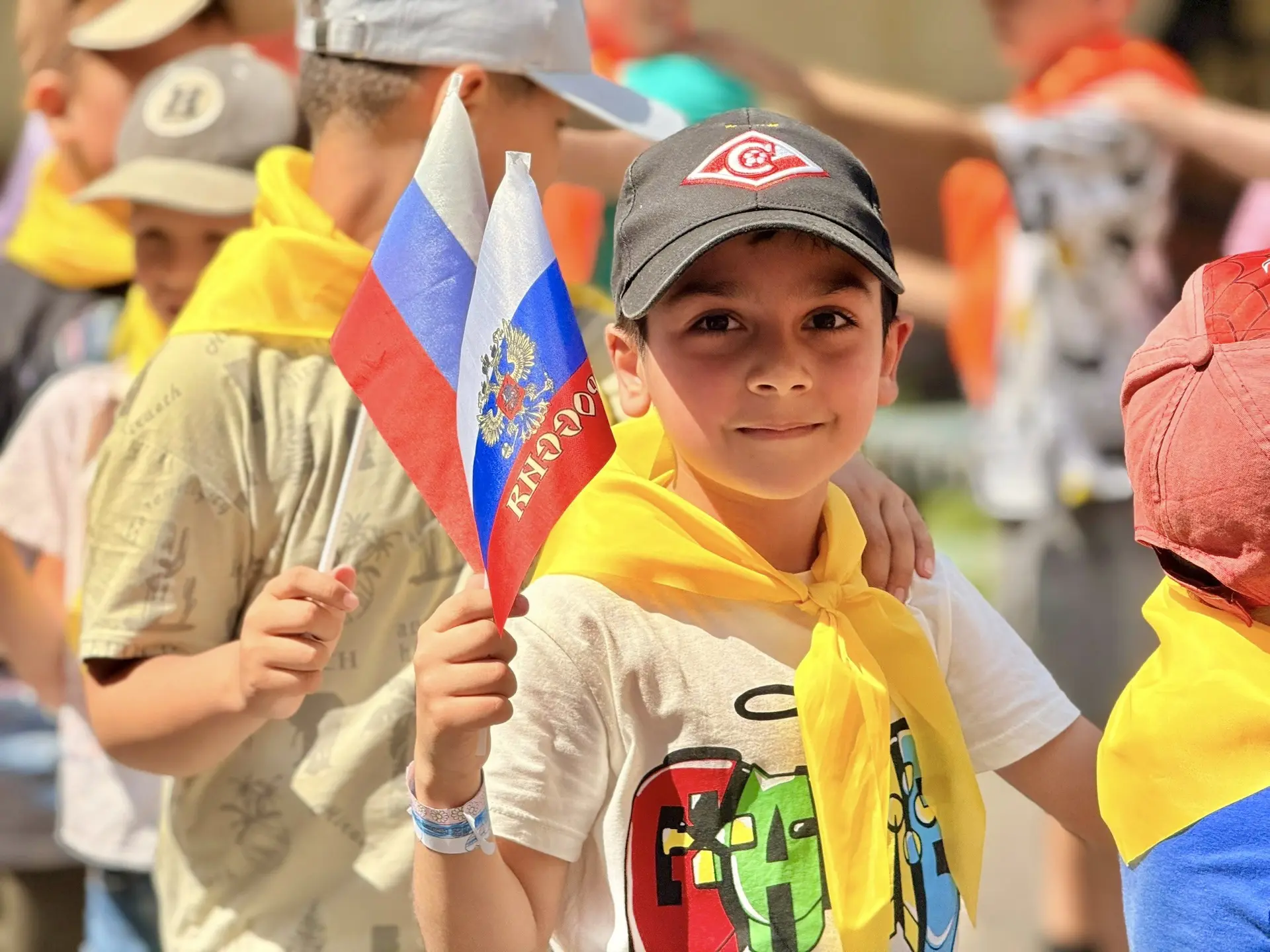 С Днём России! 🇷🇺

Этот праздник — не просто красная дата в календаре, это день, когда мы все чувс