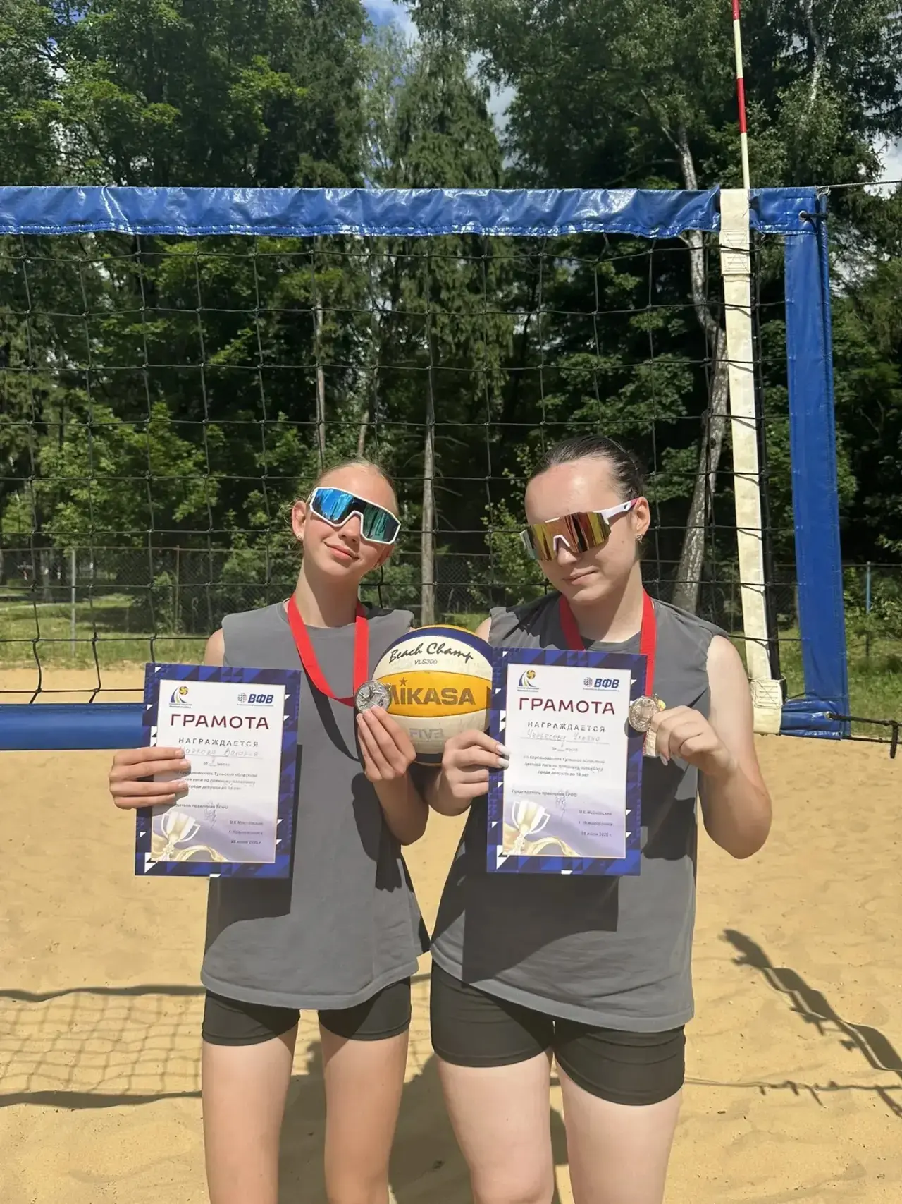 В Новомосковске прошла детская лига по пляжному волейболу! ⚡🏐

На песчаных площадках встретились 11