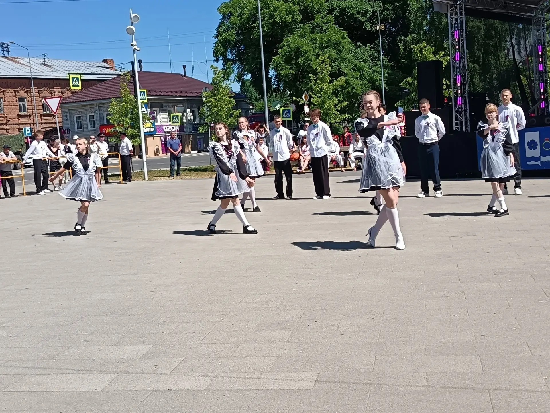 💫 Школьный вальс выпускников на Дне города и района.
 💥 Танцевальный коллектив "Сюрприз" ЦДЮТ прин