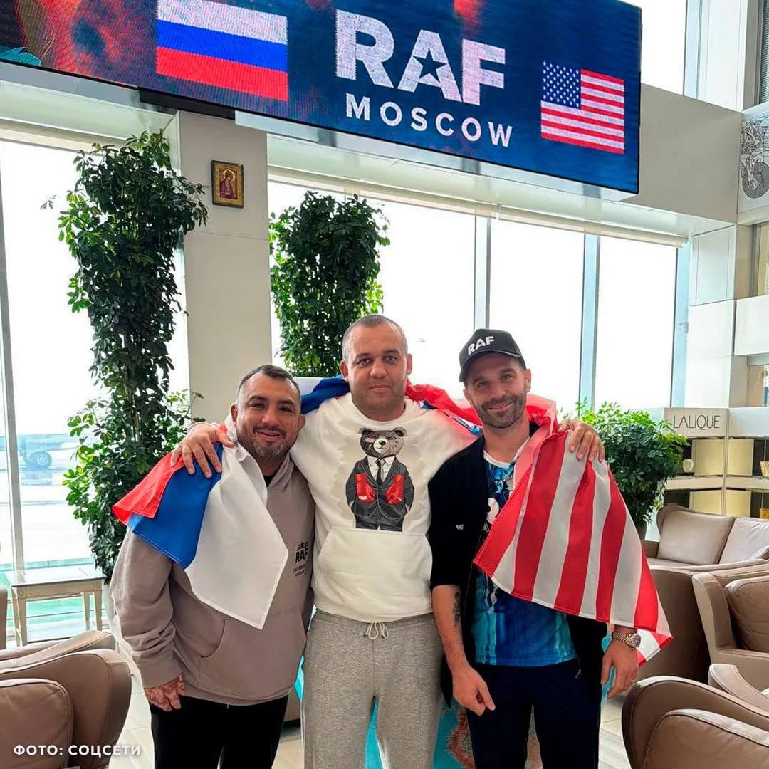 Звёздные бойцы из России и США встретились в Москве на турнире RAF по вольной борьбе в ...