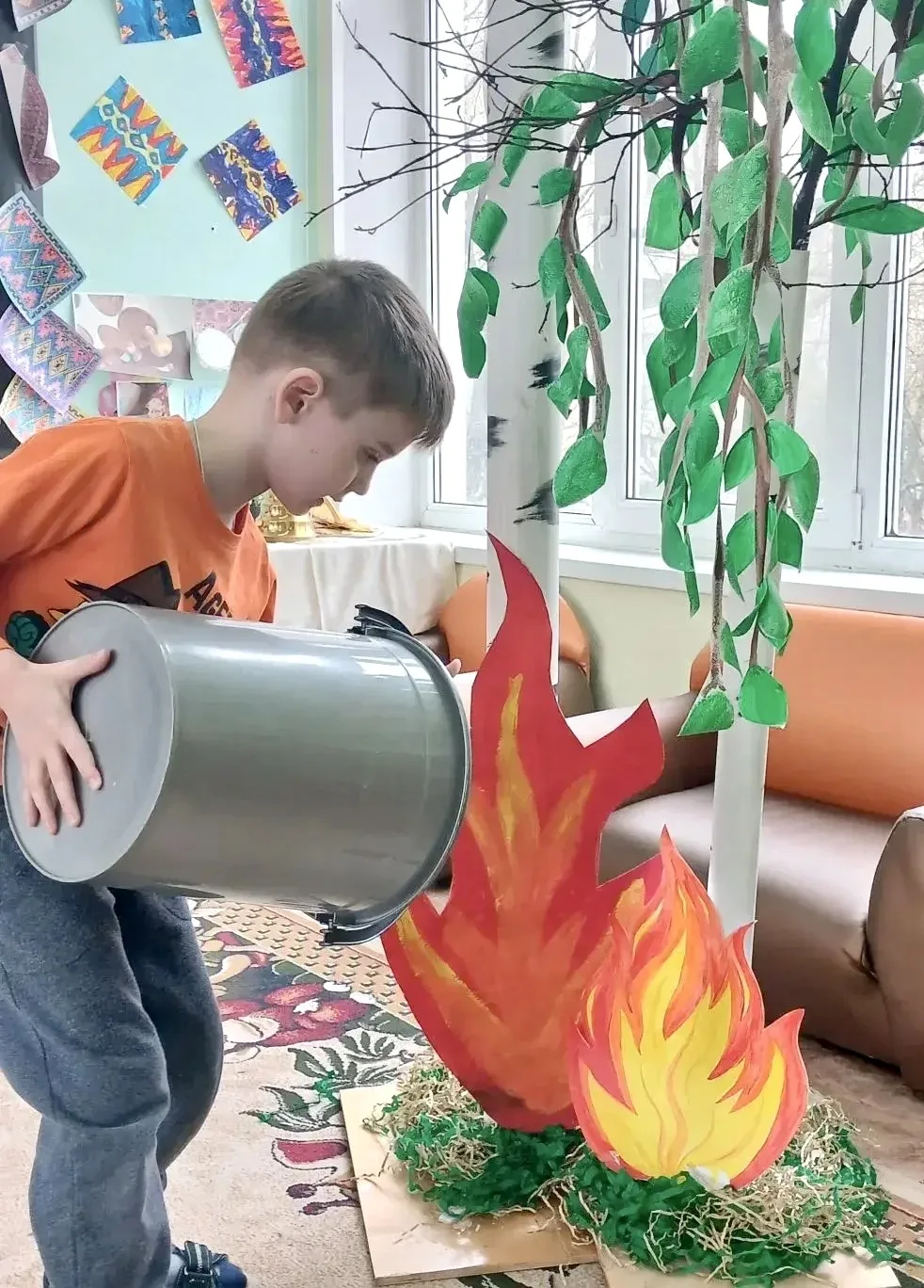 УЧИМСЯ, ИГРАЯ 🗓️ 30 апреля в России отмечался День пожарной охраны.  🧯В дошкольных отделениях прошли