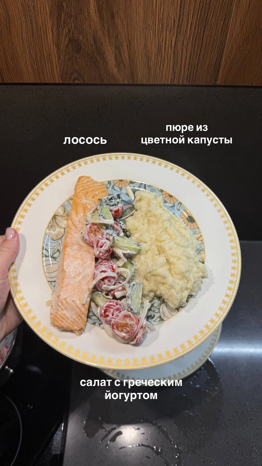 Новая подборка ужинов!   Давайте сразу к делу еде:   1. Котлета из ягнятины и греческий салат. В так