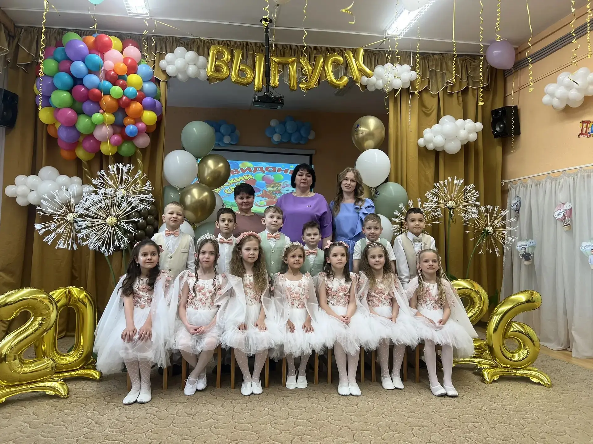 В добрый путь, наши маленькие выпускники!