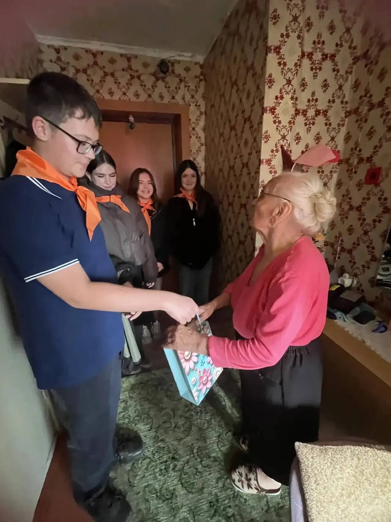 🍁В День пожилого человека отряд «Бумеранг» поздравил одну из самых активных землячек —...