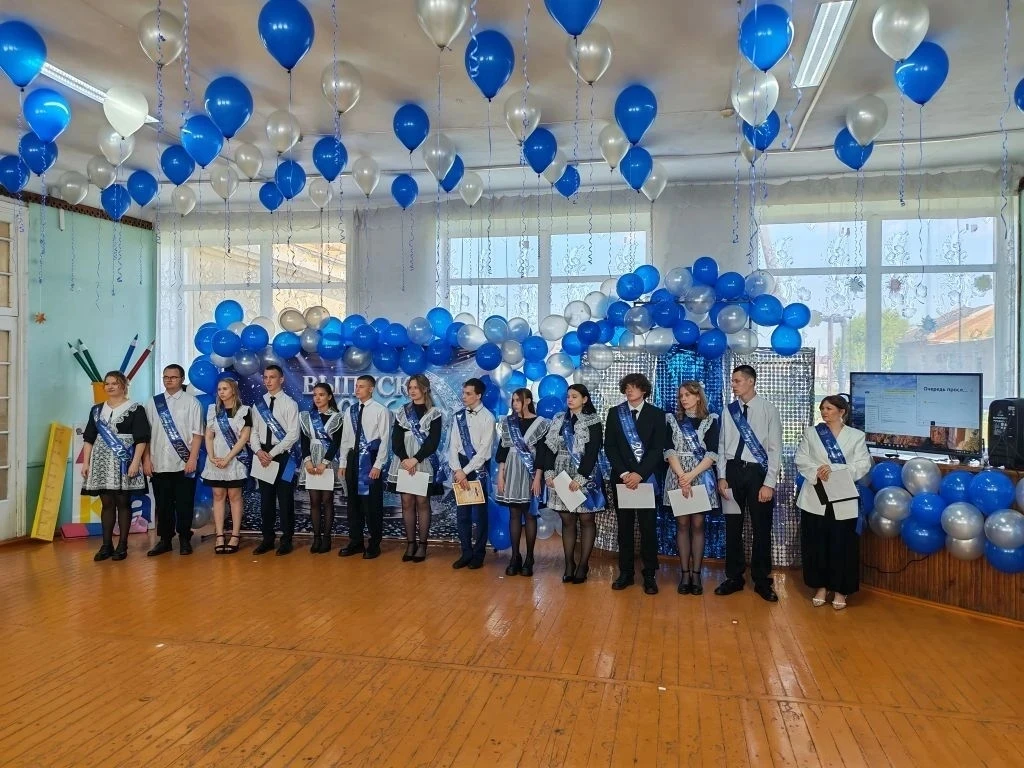 🔔🔔🔔Сегодня в нашей школе царила особенная атмосфера — радостная, щемящая и немного г...