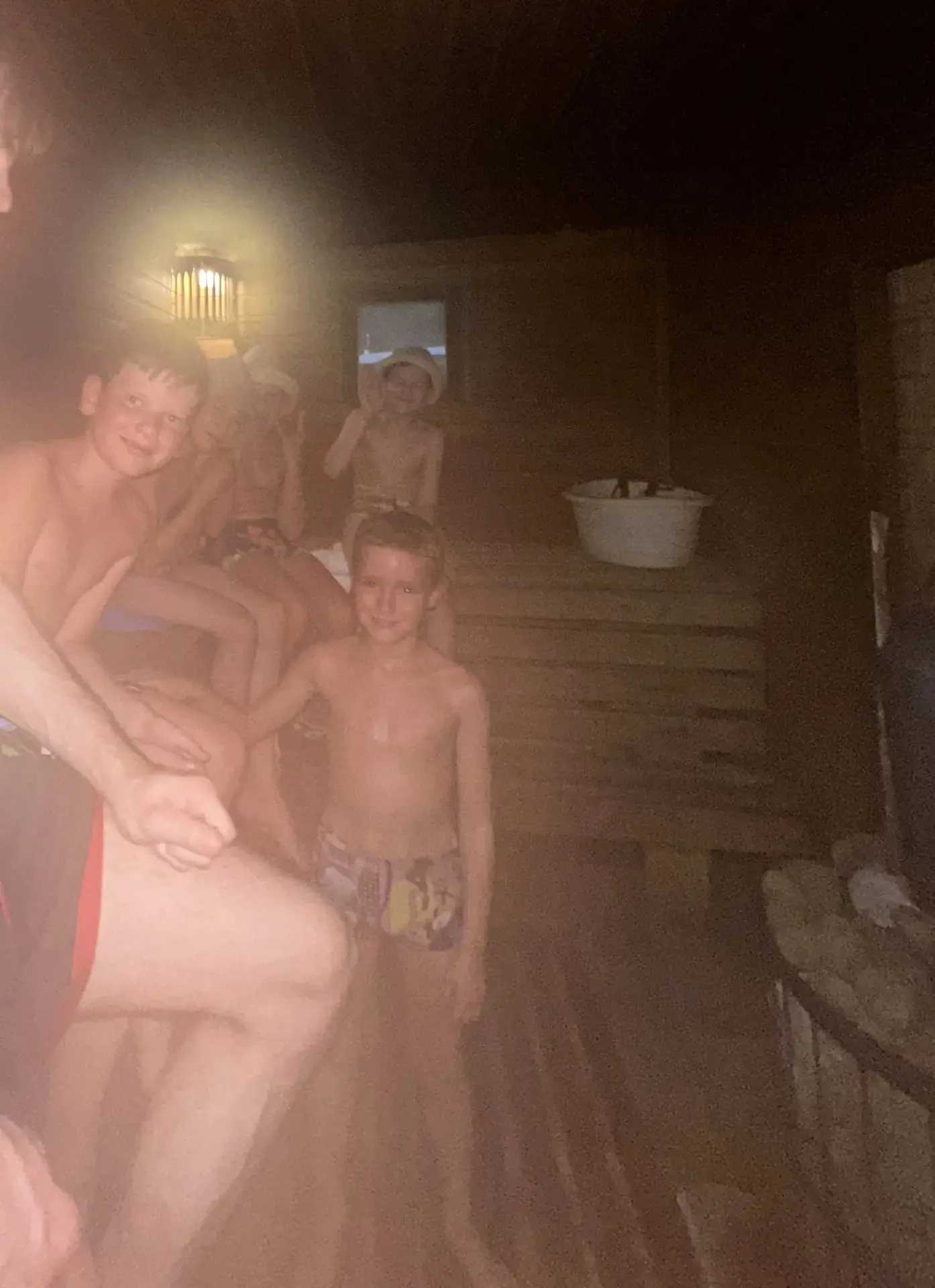 Банный вечер😶‍🌫

Баня помогает снять усталость с мышц, очиститься телом и духом, расслабиться. 

Д