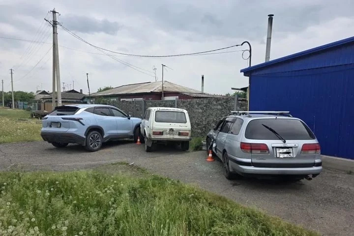 В СОЛНЕЧНОМ ДЕД НА НИВЕ НЕ СПРАВИЛСЯ С УПРАВЛЕНИЕМ И ПОШЕЛ НА ТАРАН

12 июня водитель ВАЗ-2121 не сп