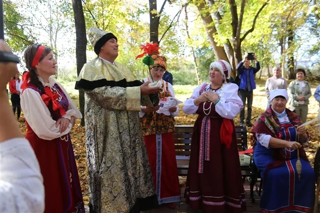 В Камышлинском районе открыли парк "Аленький цветочек"