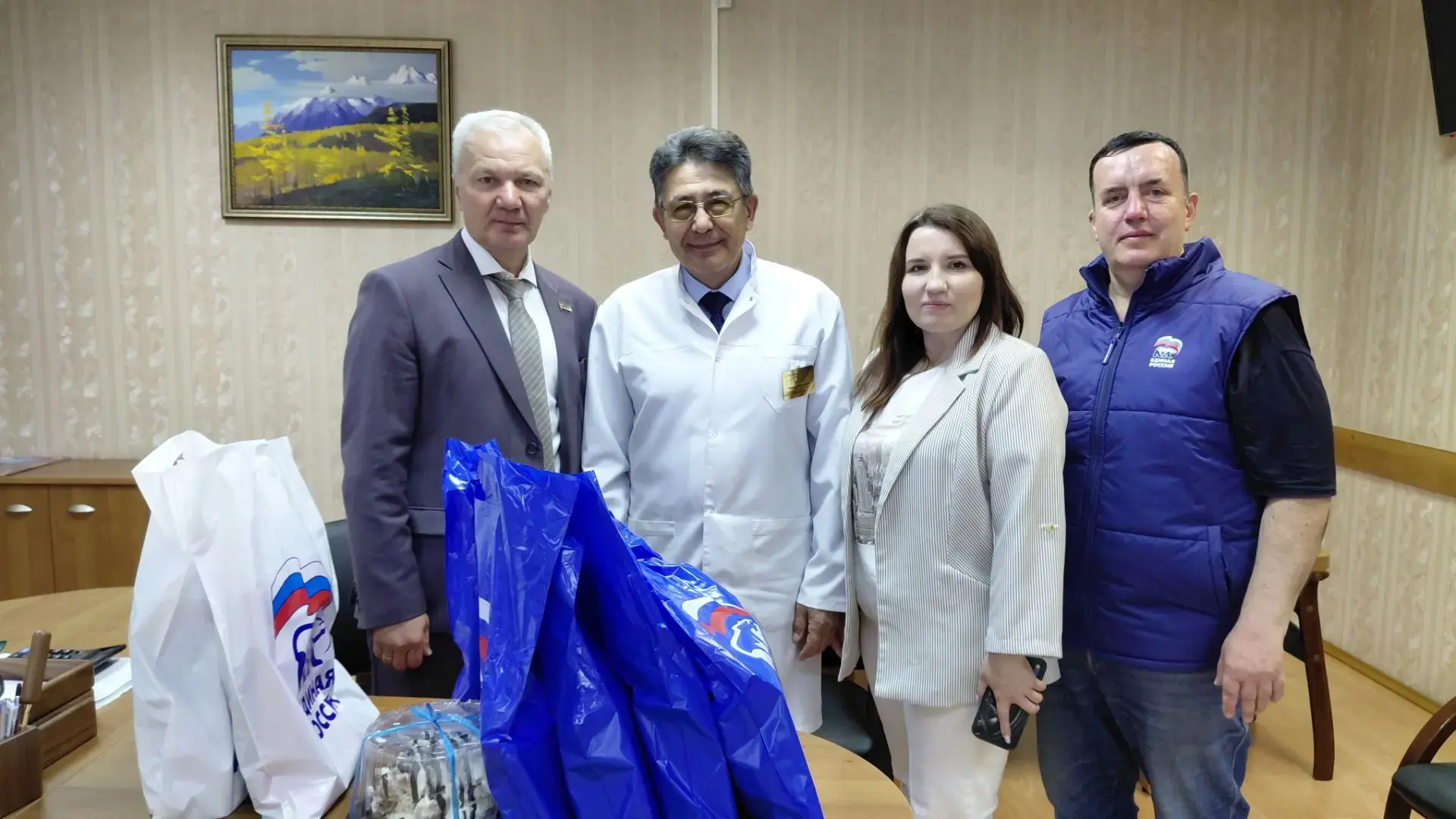 🎊Единороссы поздравили читинских медработников с наступающим профессиональным праздником

👥В предд