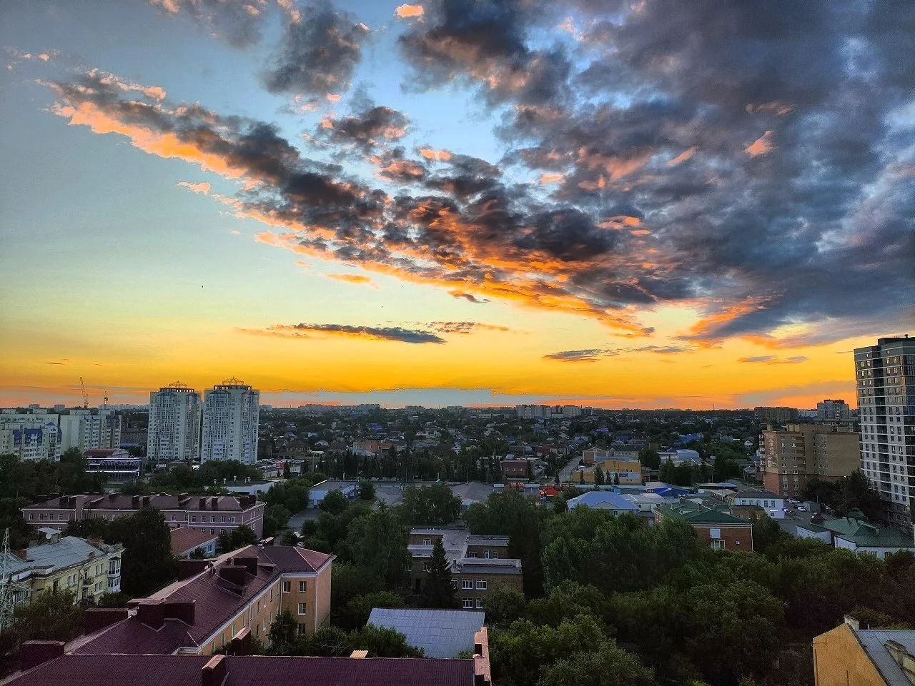 😍 Омские горизонты: магия заката в городском пейзаже