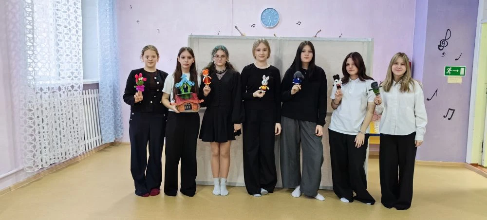 У нас сегодня были гости-наши  выпускницы.