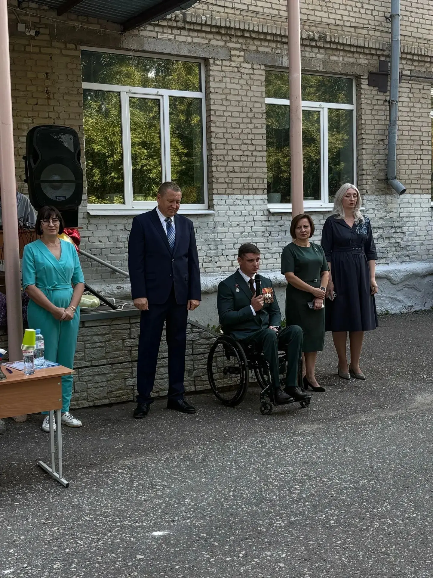 Школьный год в права свои вступает,